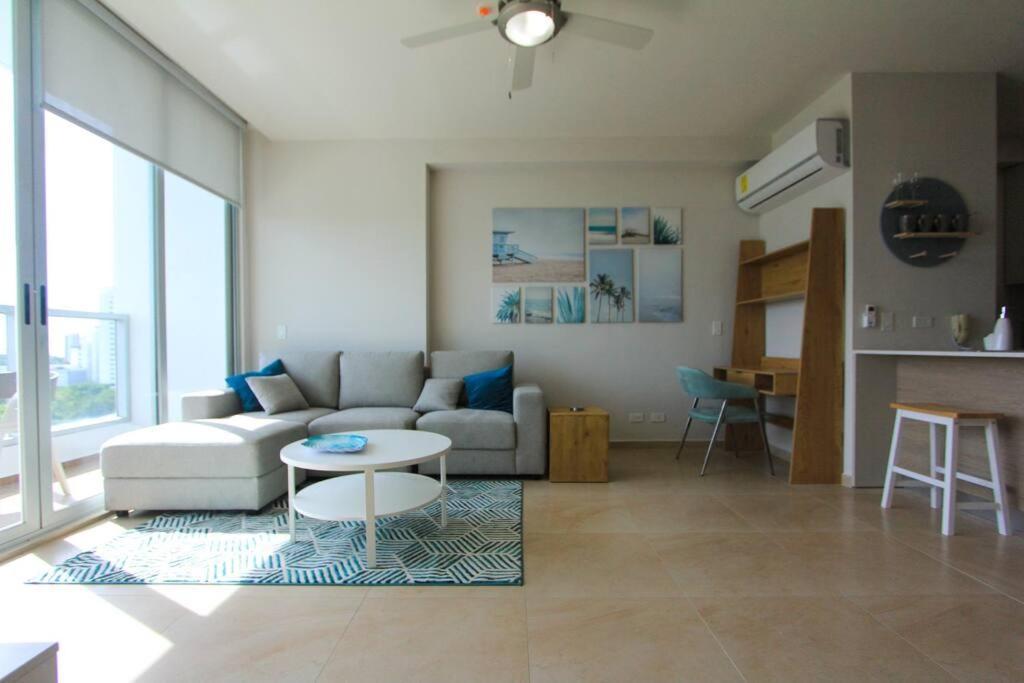 شقة Brand New June 2022 Steps From The Beach Sleeps 4! نويفا جورجونا المظهر الخارجي الصورة