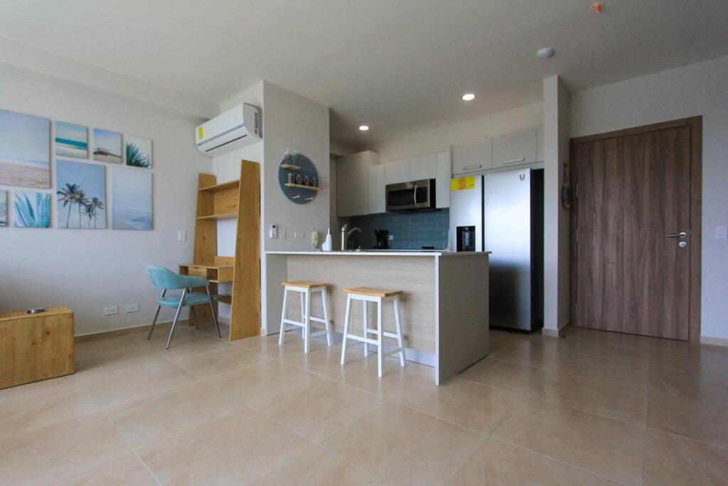 شقة Brand New June 2022 Steps From The Beach Sleeps 4! نويفا جورجونا المظهر الخارجي الصورة